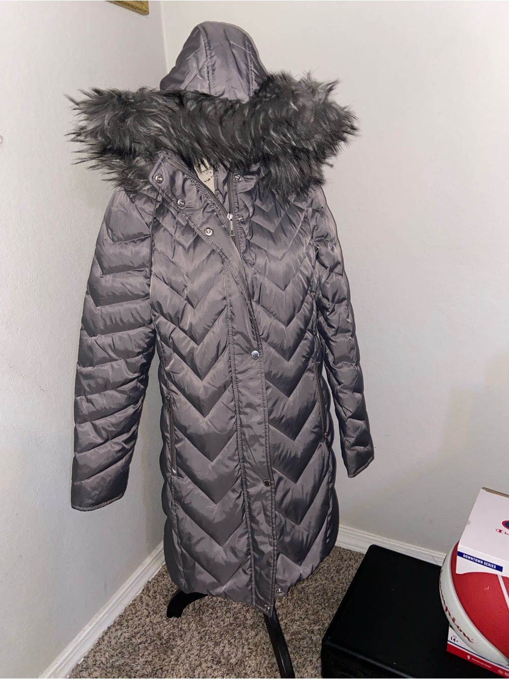 Women's Kenneth Cole Sz Medium Long Hooded Puffer Coat with Faux Fur Trim - Gray